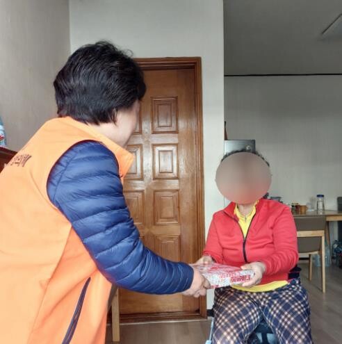 창원특례시, 환절기 홀몸 어르신 내의...